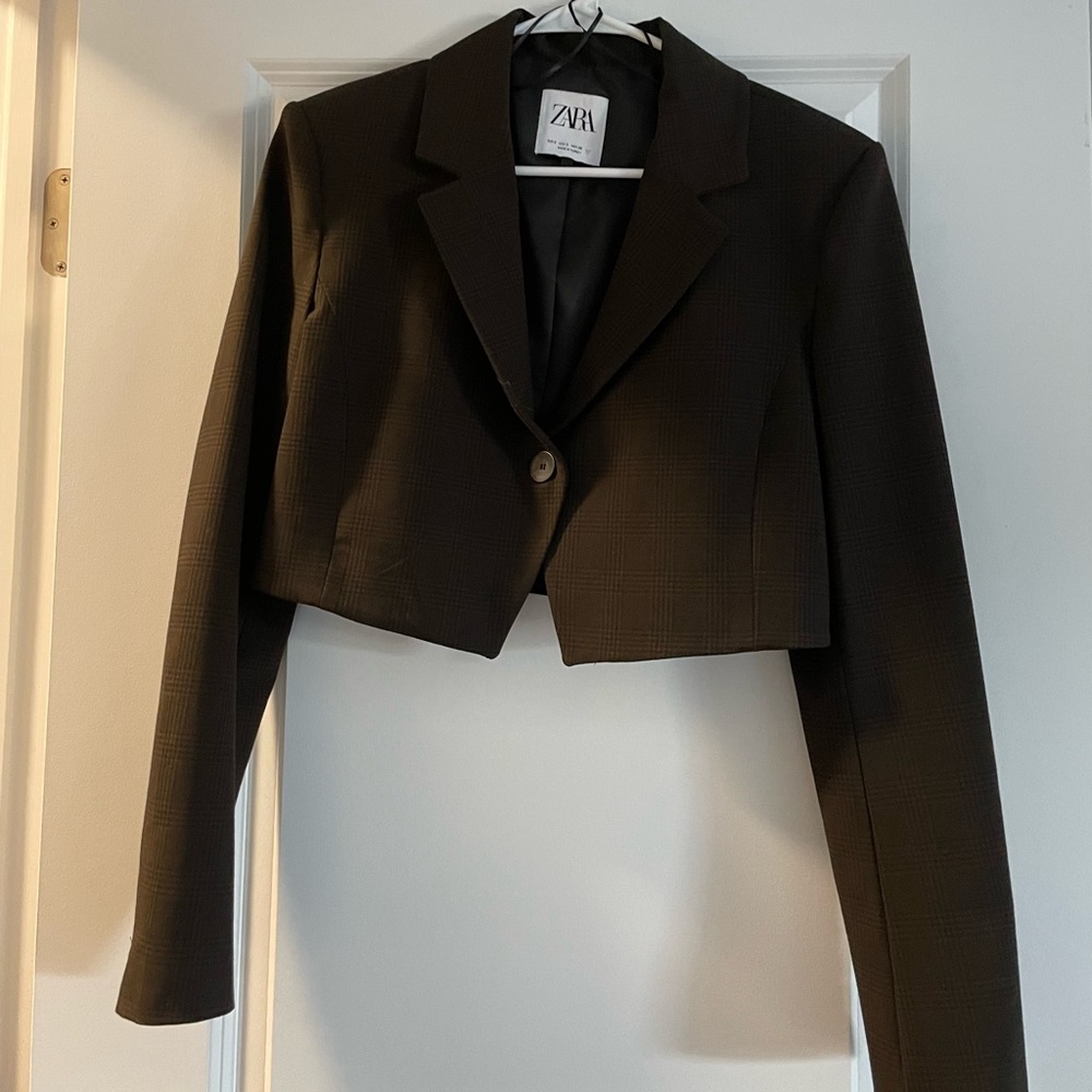 Zara chocolate brown plaid cropped blazer. Size small. Like new condition.